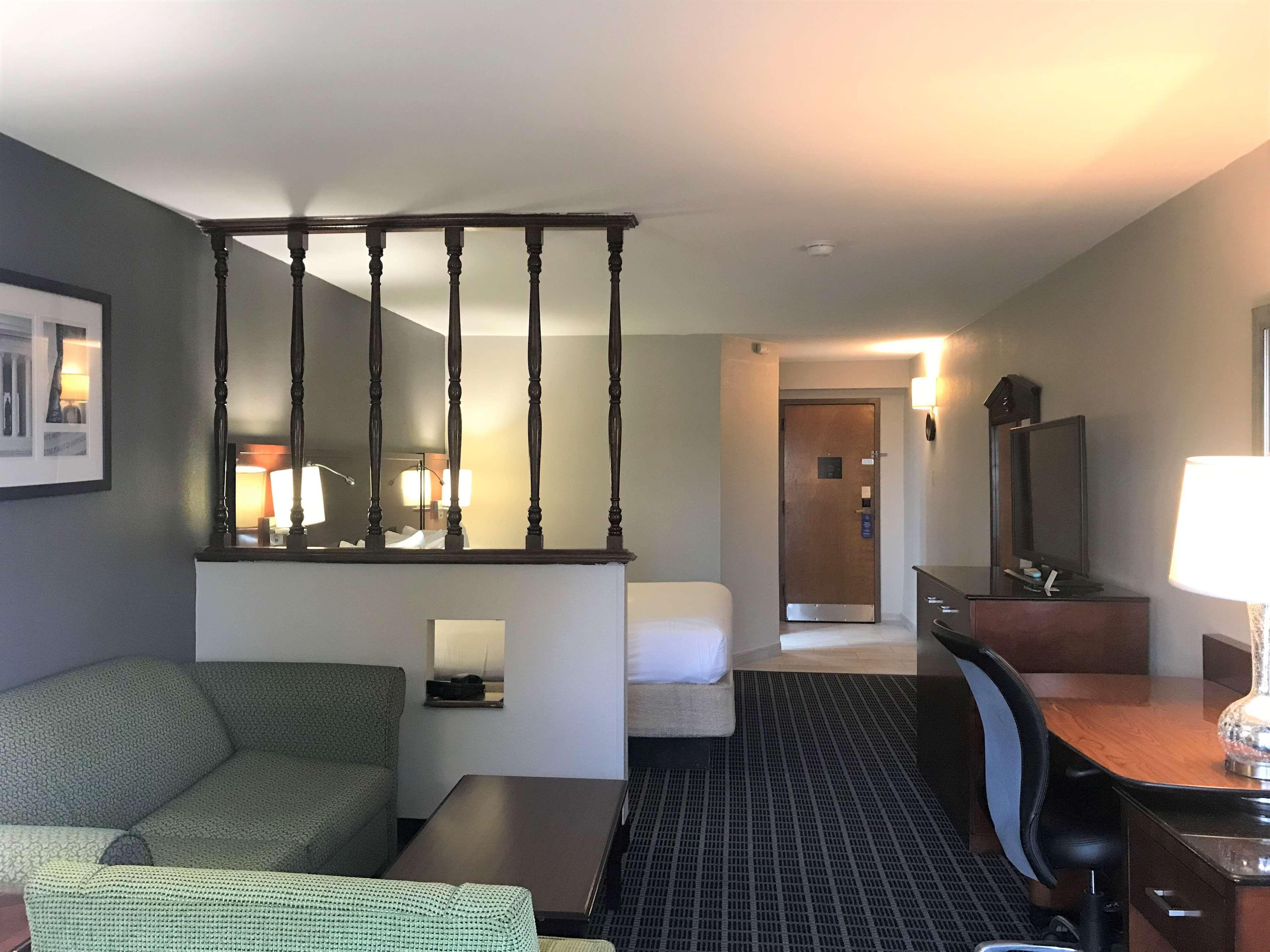 Surestay Plus Hotel By Best Western Greenwood Extérieur photo